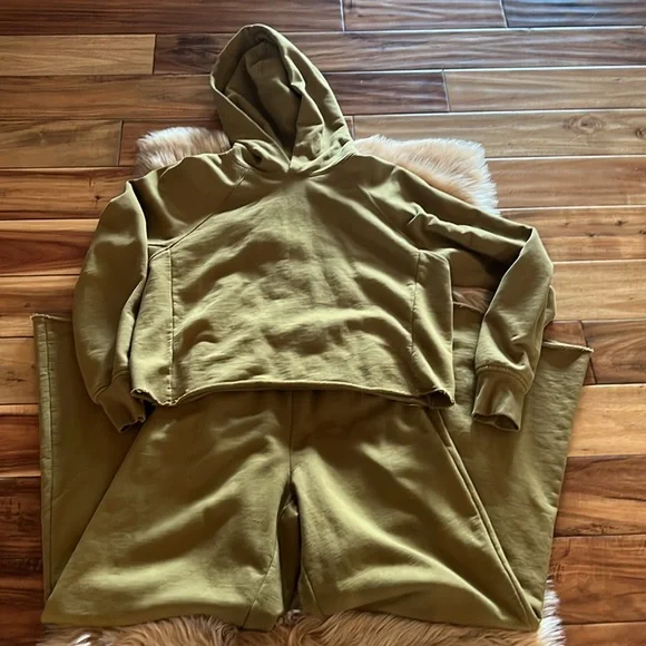 Left On Friday Homerun Sweatsuit NWOT Sz S/M - Picture 3 of 11